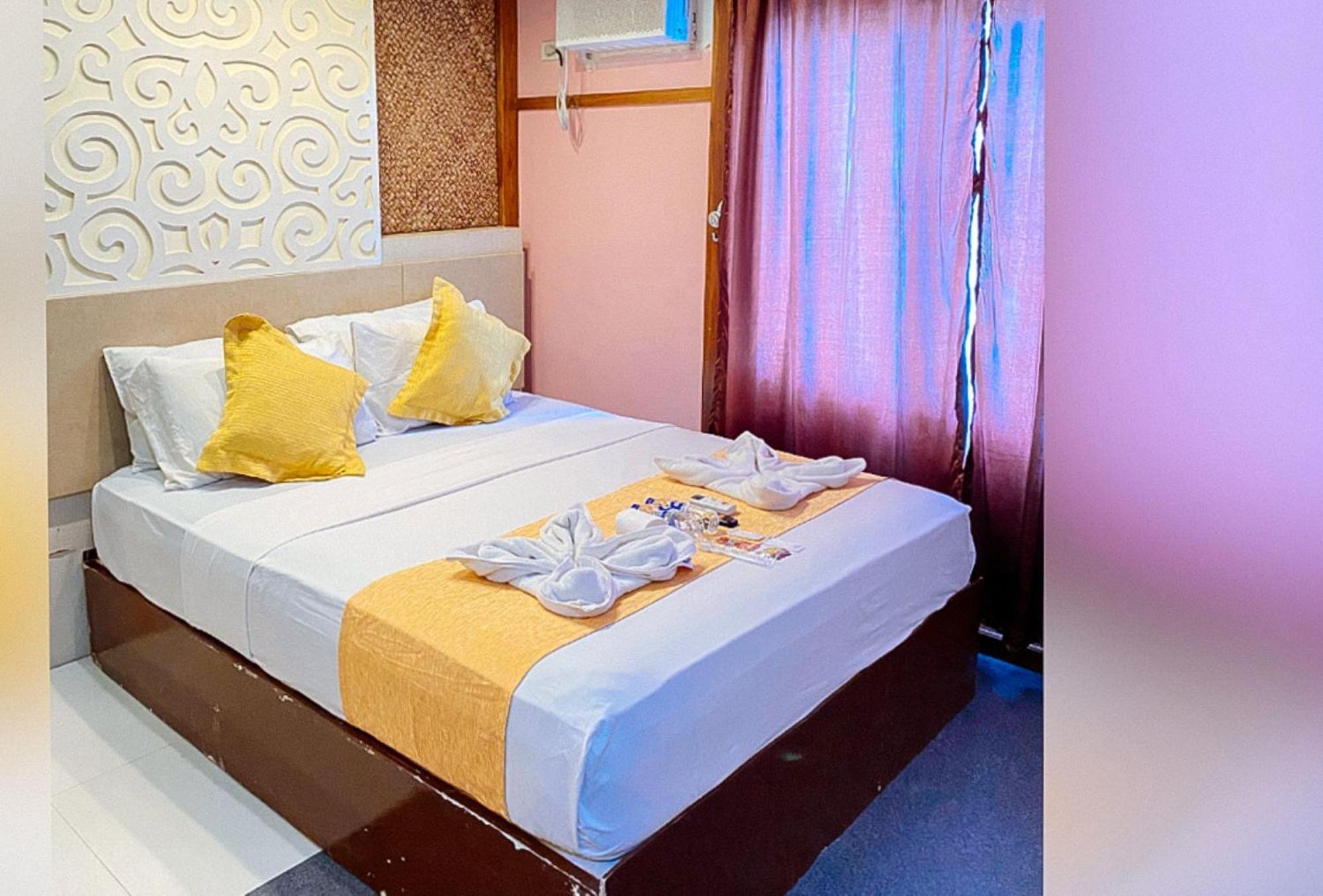 Villa Rosita Hotel Naga City By Reddoorz Экстерьер фото