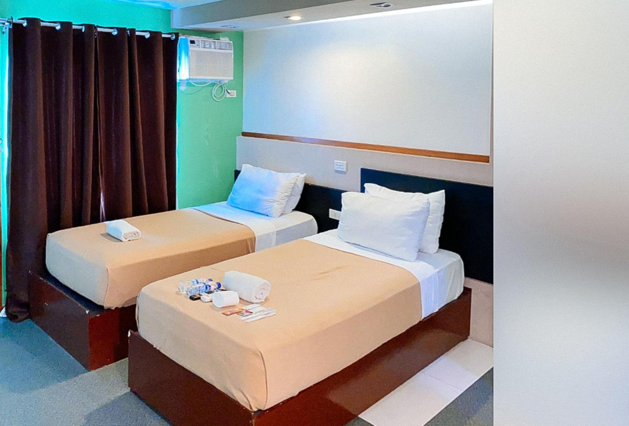 Villa Rosita Hotel Naga City By Reddoorz Экстерьер фото